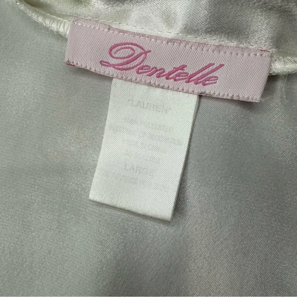 Dentelle White Satin & Lace Short Robe – Size Large